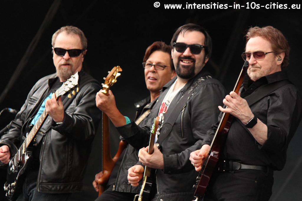 Blue-Oyster-Cult_RamblinManFair2015.JPG