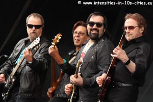 Blue-Oyster-Cult_RamblinManFair2015.JPG, août 2015 Blue-Oyster-Cult_RamblinManFair2015.JPG