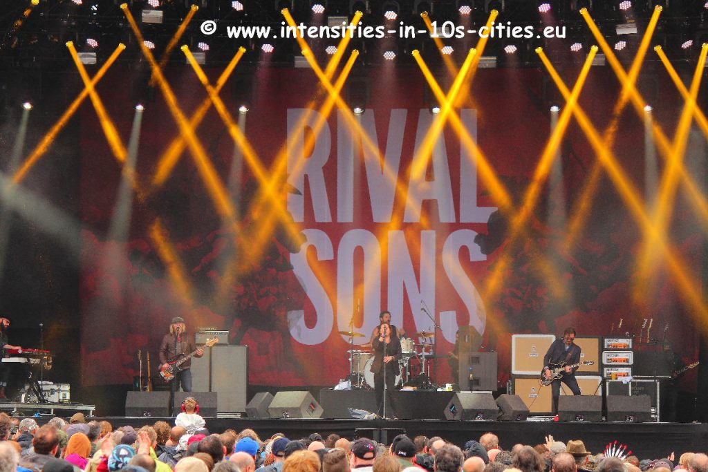 Rival_Sons_RamblinManFair2015.JPG